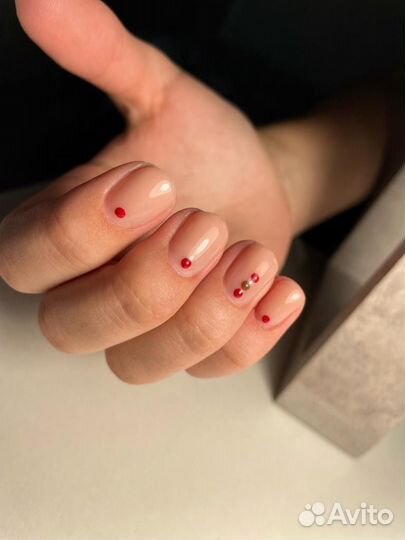 Маникюр с покрытием и наращивание ногтей