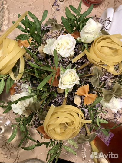 Букет из макарон/ корзина из фруктов цветов