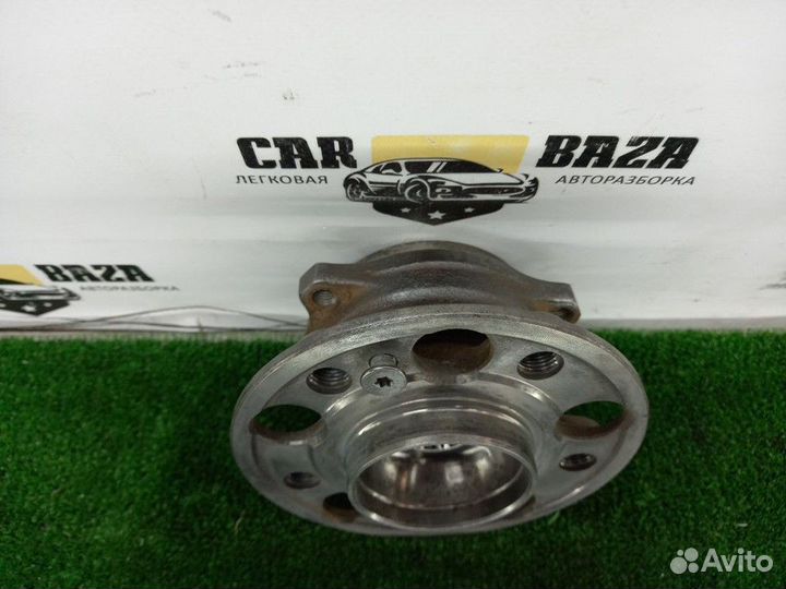 Ступица задняя левая L Mercedes-Benz C-class