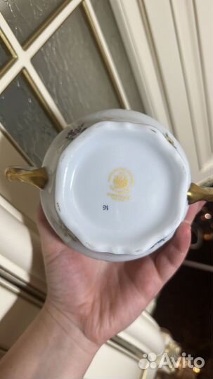 Заварочный чайник и сахарница