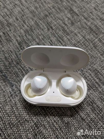 Беспроводные наушники Samsung buds plus