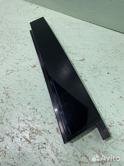 Молдинг (накладка) задней двери Touareg NF