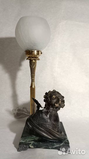 Настольная лампа