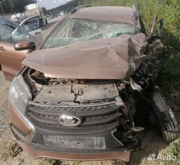 LADA x-ray икс рей в разбор, фонарей нет