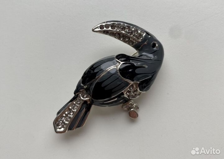 Брошка Тукан