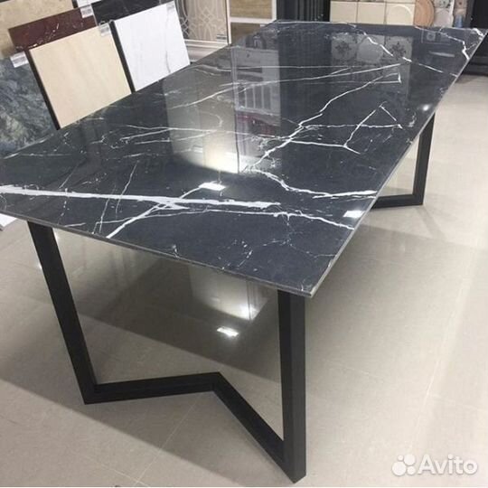 Стол из керамогранита