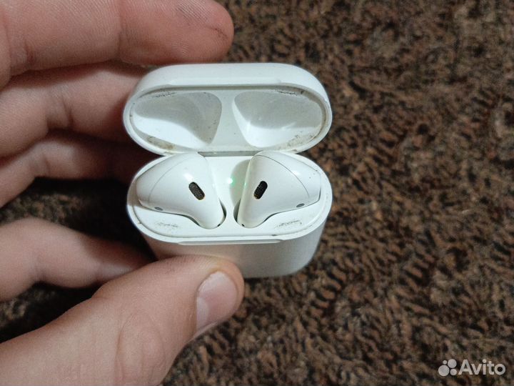Беспроводные наушники airpods