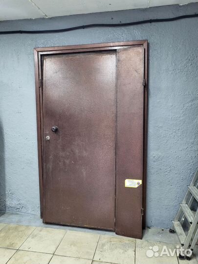 Двустворчатая металлические входная дверь