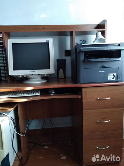Компьютерный стол