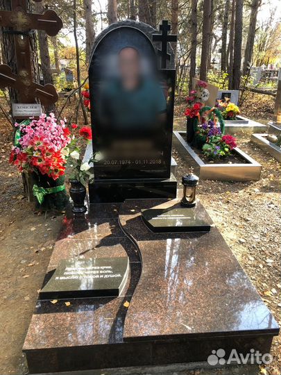 Памятники из черного гранита /Дымовский гранит