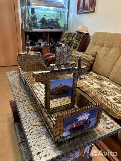 Модель грузового контейнеровоза с контейнерами