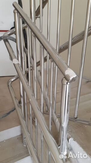 Перила для лестниц в школу