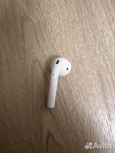 Правый беспроводной наушник airpods