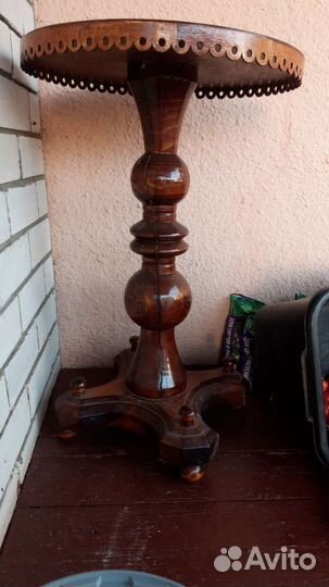 Декоративный столик