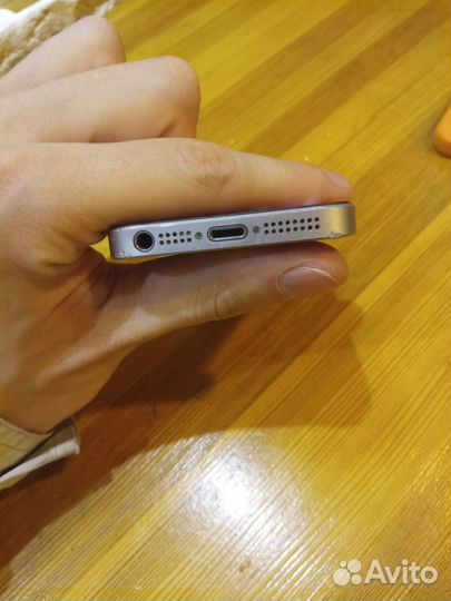 iPhone SE, 32 ГБ