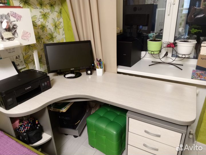 Письменный стол