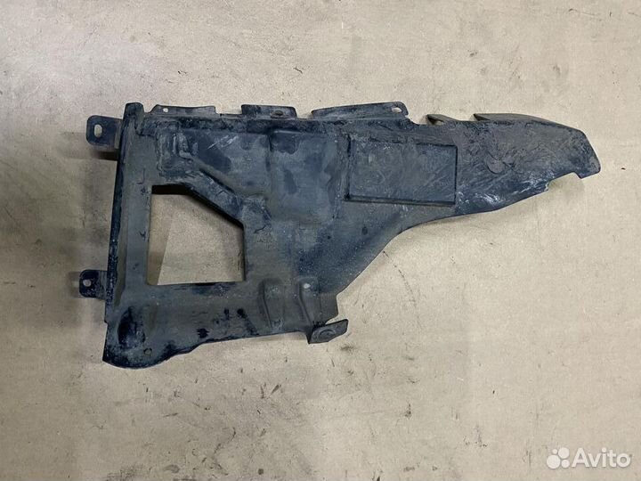 Dodge RAM 2009-2018 кронштейн правый