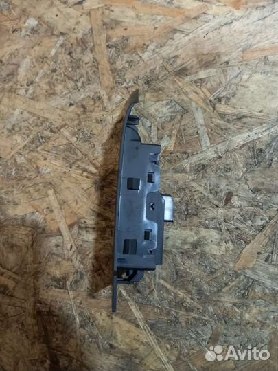 Блок Управления стеклоподъемниками Опель Астра J