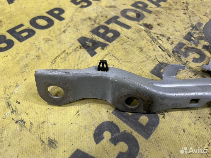 Петля капота правая Hyundai I30