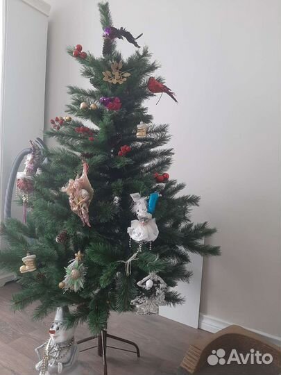 Елка искусственная на подставке