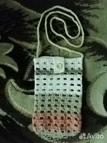 Модный вязаный чехол на телефон