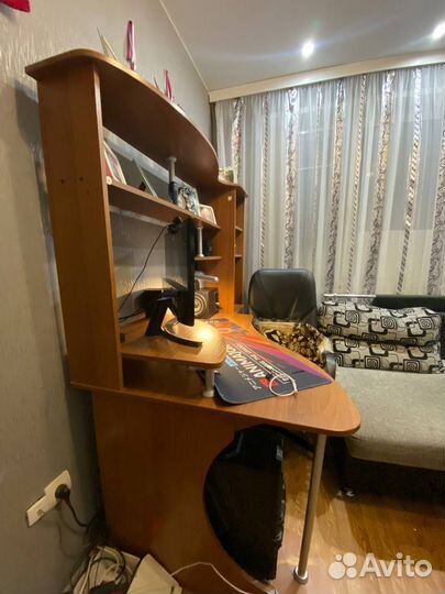Продам угловой письменный стол