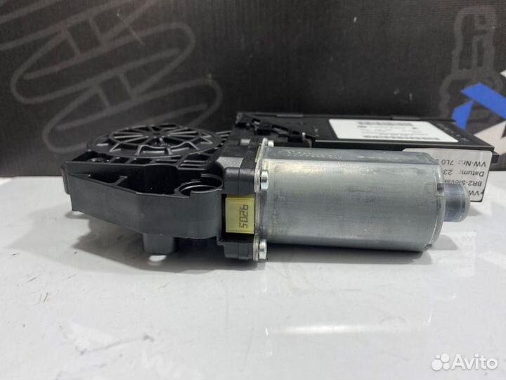 Мотор стеклоподъемника задний левый Volkswagen
