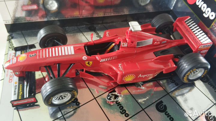 Набор F1 Bburago 1 24 модель + кепка M. Schumacher