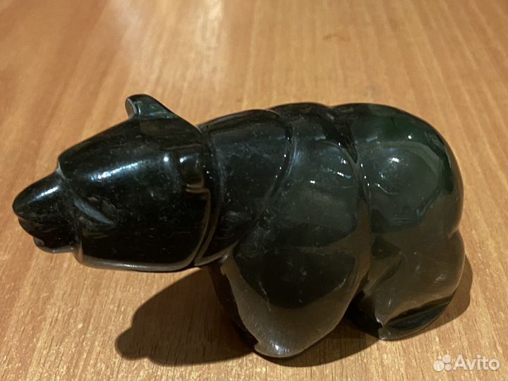 Фигурка медведя из нефрита 250 гр. Дина:8.5 см