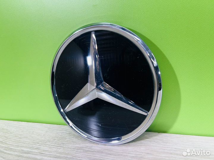 Эмблема решетки радиатора Mercedes A0008880500