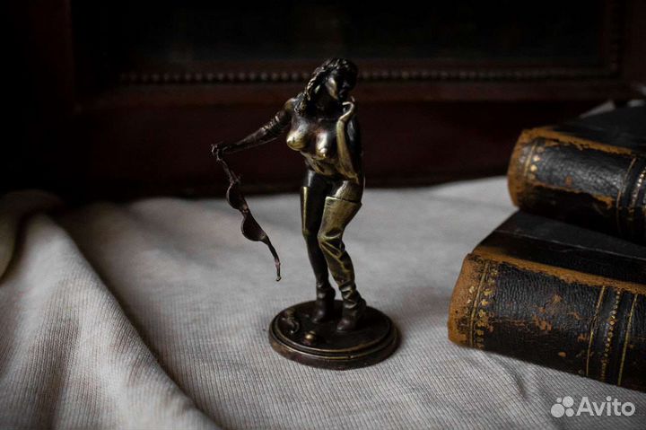 Статуэтка из бронзы - Без Условностей