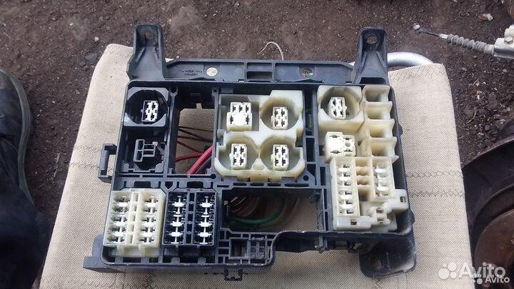 Блок предохранителей салона Toyota Dyna