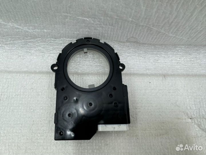 Датчик угла поворота Toyota Land Cruiser 200