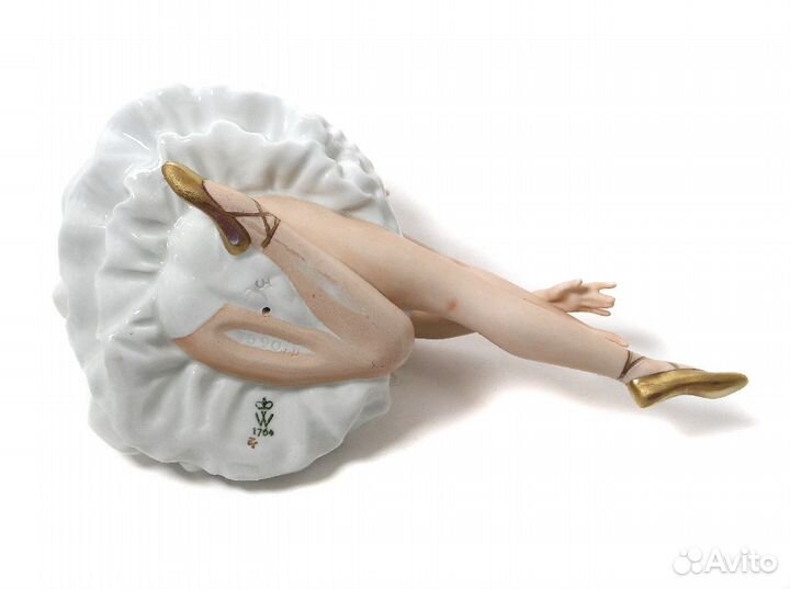 Фарфоровая фигура 