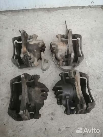 Тормозной суппорт 1.8GDI Митсубиси Каризма