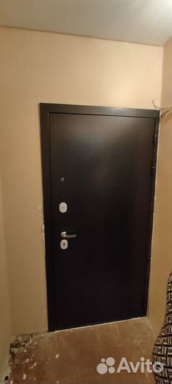 Дверь входная металлическая с зеркалом