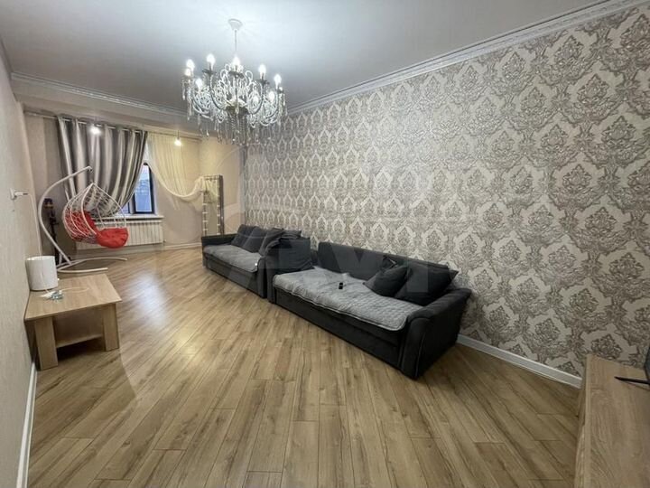 2-к. квартира, 76 м², 8/10 эт.