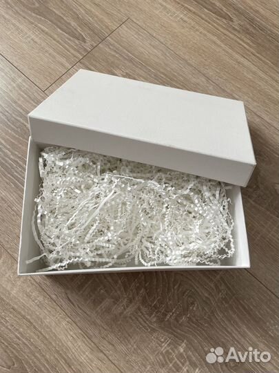 Подарочная коробка