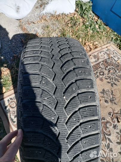 Bridgestone Blizzak Spike-01 235/55 R17