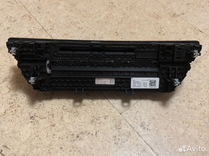 BMW 7-Series Панель управления радиоприемником