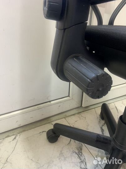 Офисное кресло