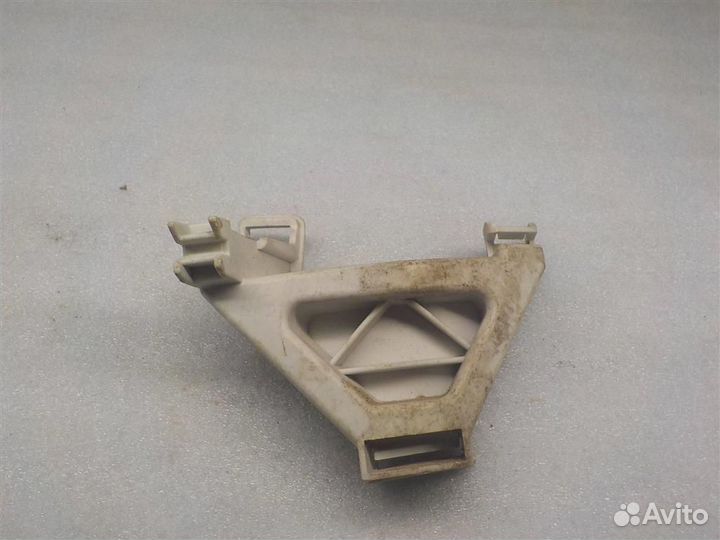 Кронштейн фары противотуманной правой Ford Focus