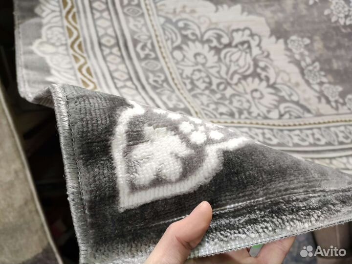Ковёр 2,5 на 3,5 на пол
