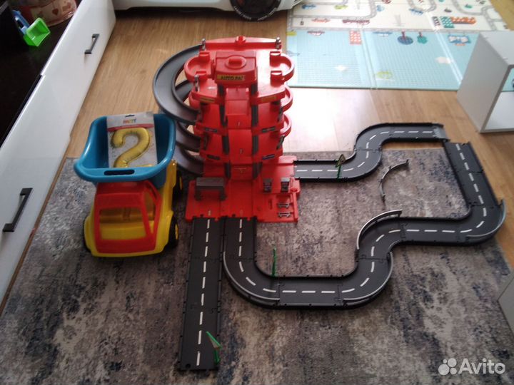 Гараж парковка игрушка