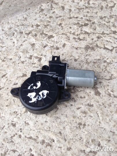 Моторчик стеклоподъемника Mazda