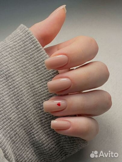 Модель на маникюр
