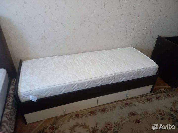 Детская кровать,столик,стул