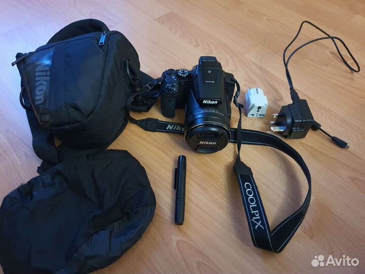 Зеркальный фотоаппарат Nicon coolpix