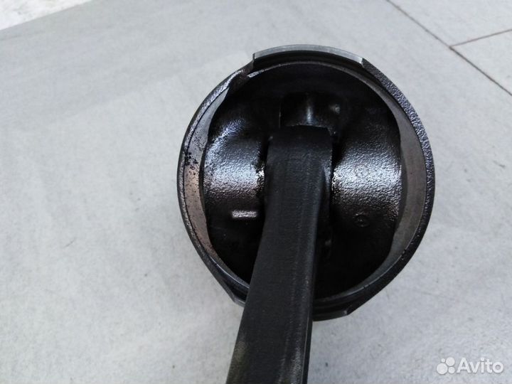 Поршень с шатуном Мерседес