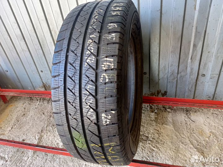 Goodyear Vector 4Seasons Cargo 235/65 R16C